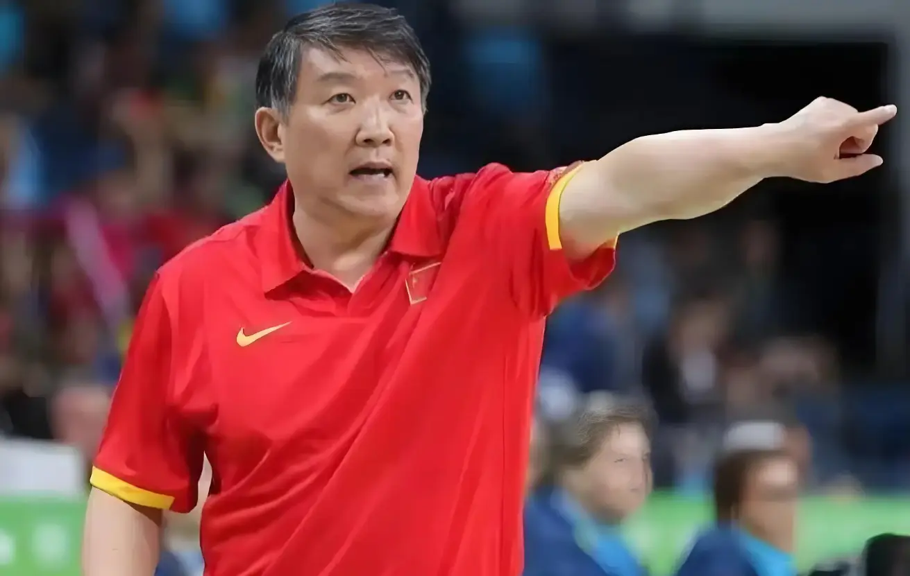 女篮淘汰赛前仍需改变4点！张子宇地位不足，重内轻外，失误仍多