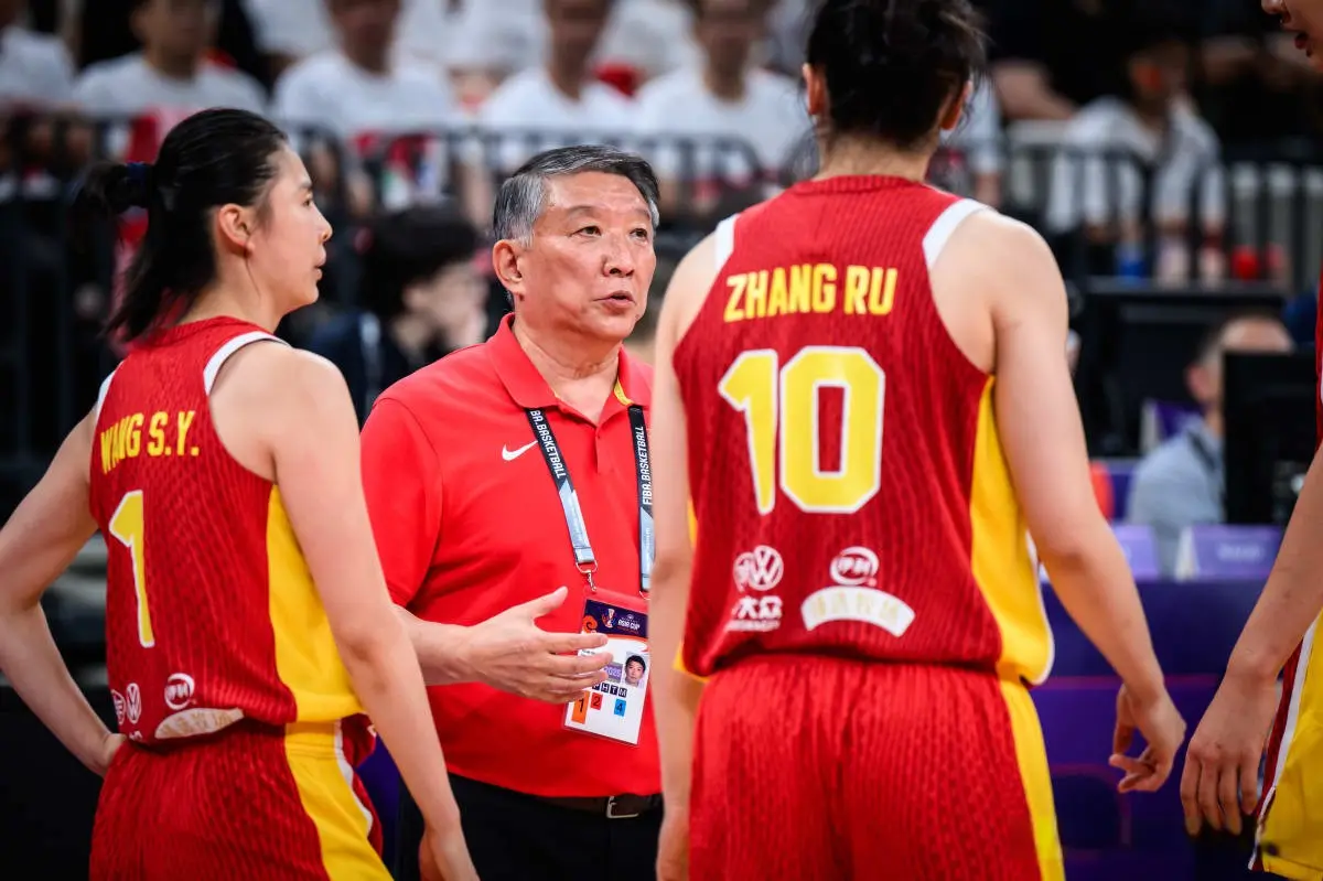 央视直播！19:30，女篮打强敌保第1，半决赛对手敲定，宫鲁鸣练兵