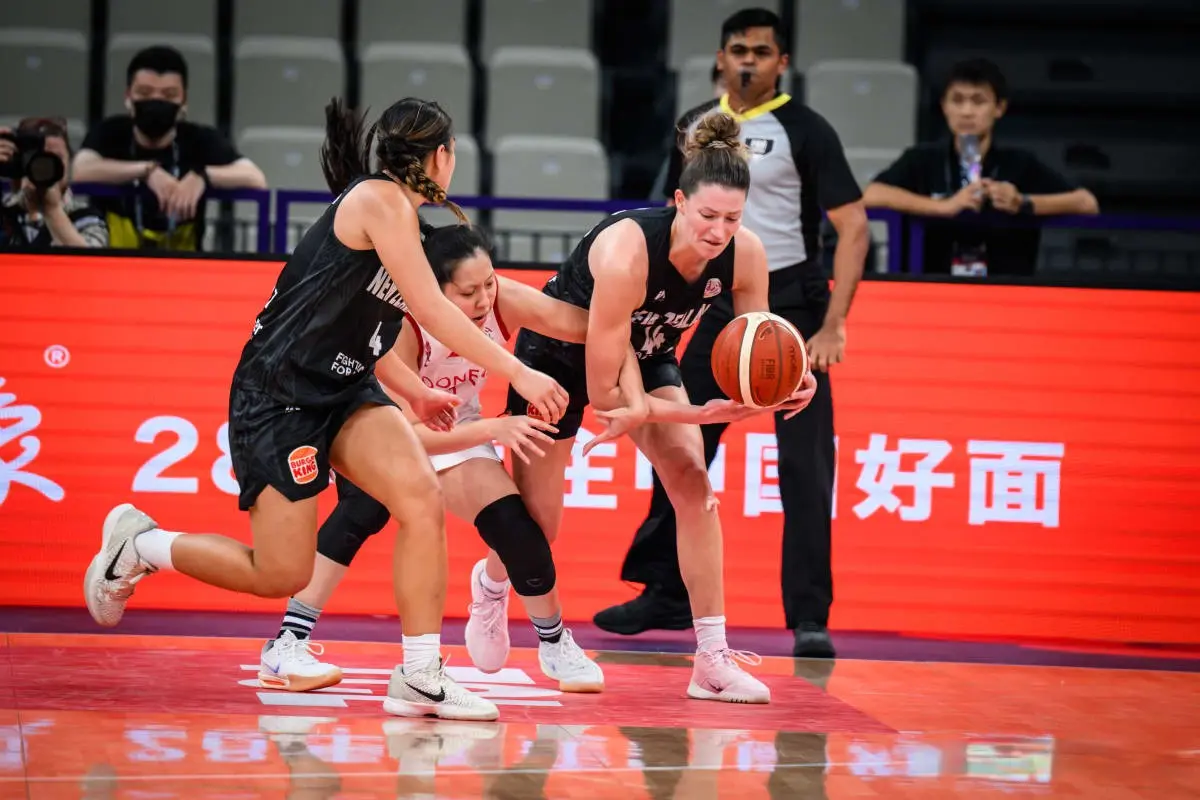 央视直播！19:30，女篮打强敌保第1，半决赛对手敲定，宫鲁鸣练兵