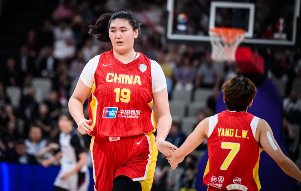 女篮22分大胜后迎坏消息！中国二队63分惨败：张子宇都救不了他们