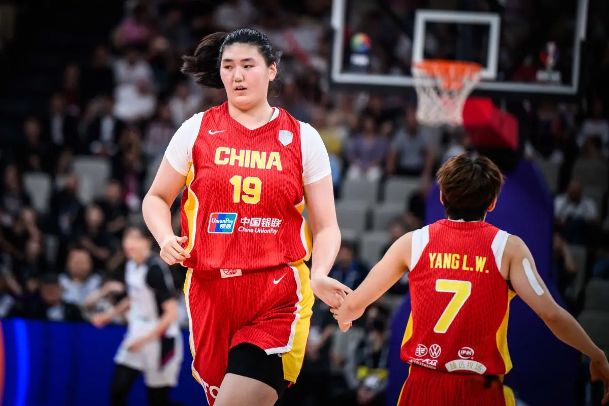 央视直播！19:30，女篮打强敌保第1，半决赛对手敲定，宫鲁鸣练兵