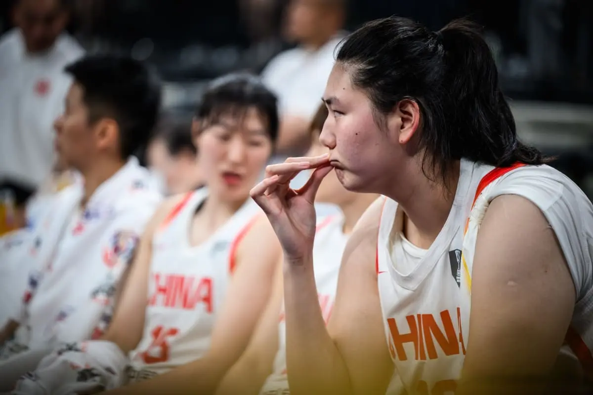 央视直播！19:30，女篮打强敌保第1，半决赛对手敲定，宫鲁鸣练兵