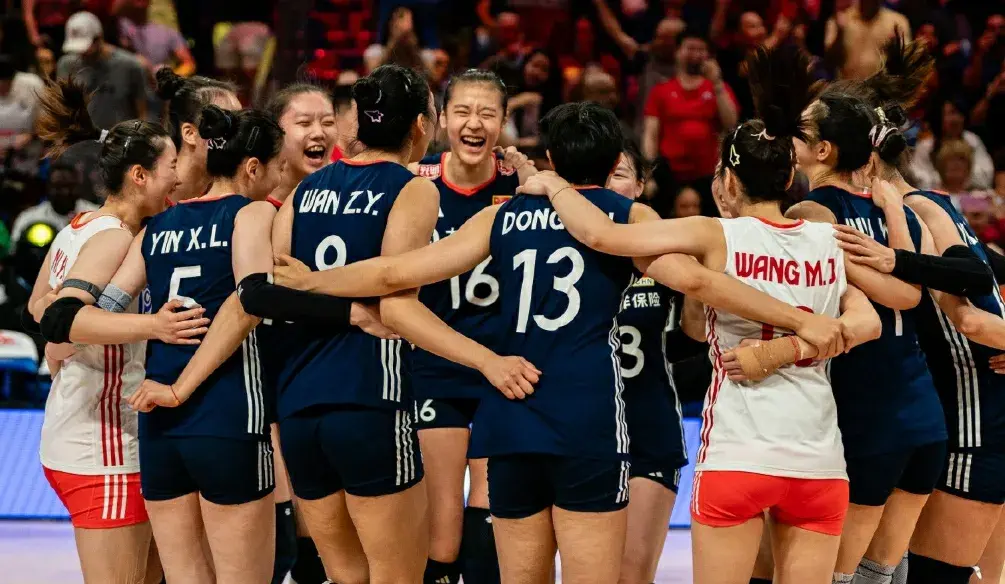 中国女排今日从美国出发去波兰参加总决赛！