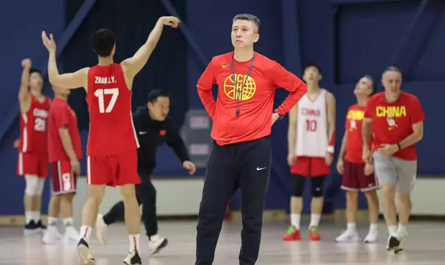 中国男篮8分险胜！郭士强拒绝被逆转，余嘉豪爆发，王俊杰13分