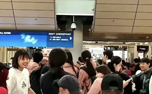 中国女排今日从美国出发去波兰参加总决赛！