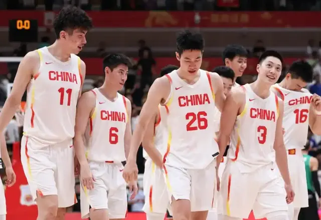 中国男篮8分险胜！郭士强拒绝被逆转，余嘉豪爆发，王俊杰13分