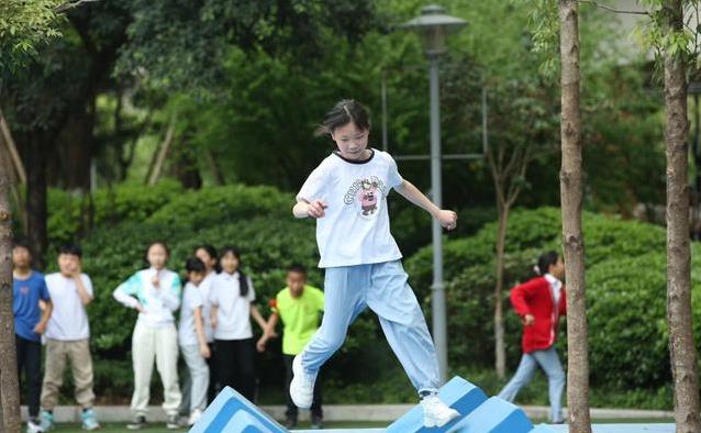 孩子暑假不动变“懒虫”？三校体育作业妙招多！能坚持吗？