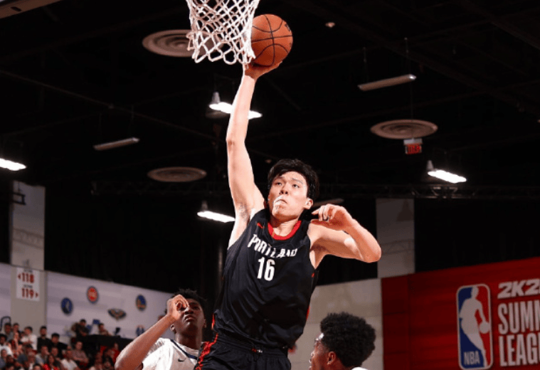 媒体人：NBA环境很残酷，这场比赛对杨瀚森锻炼价值很大