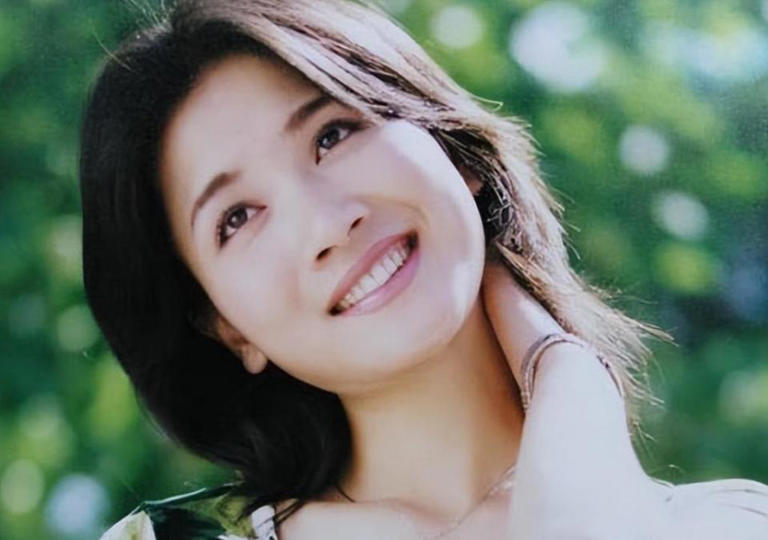 风水轮流转，12年前被侯勇抛弃的糟糠之妻，成了他高攀不起的存在