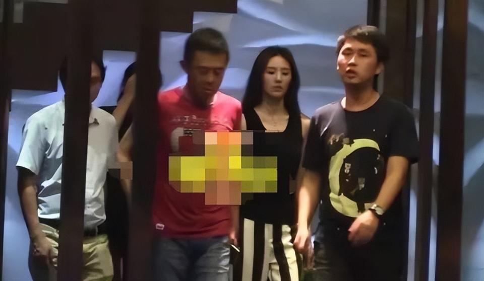 风水轮流转，12年前被侯勇抛弃的糟糠之妻，成了他高攀不起的存在