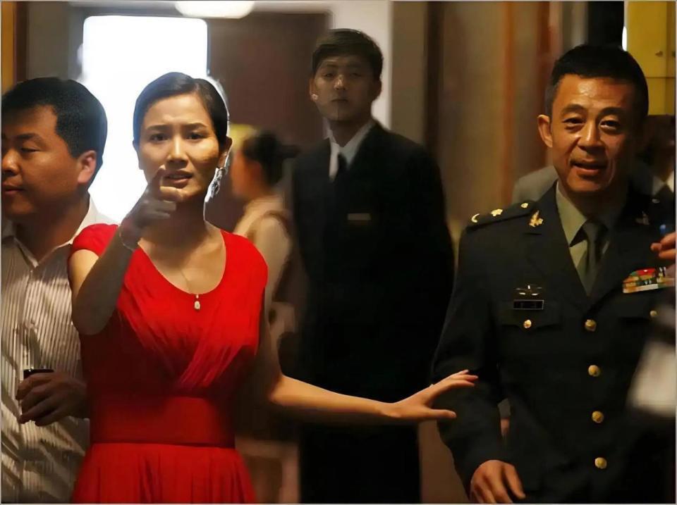 风水轮流转，12年前被侯勇抛弃的糟糠之妻，成了他高攀不起的存在