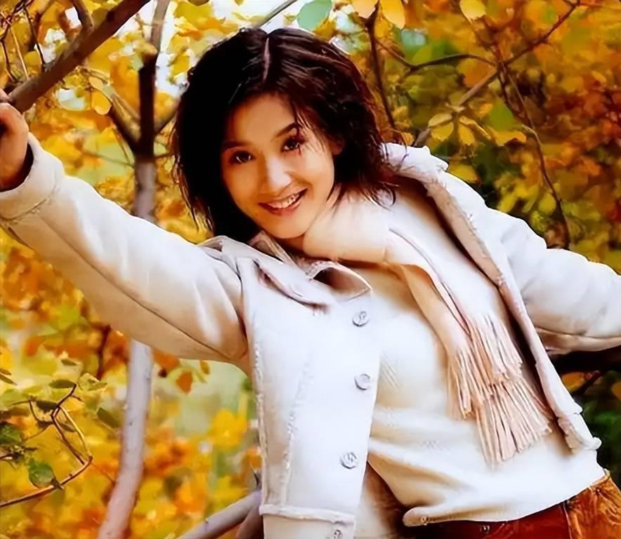 风水轮流转，12年前被侯勇抛弃的糟糠之妻，成了他高攀不起的存在