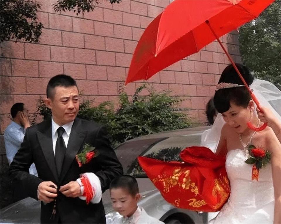 风水轮流转，12年前被侯勇抛弃的糟糠之妻，成了他高攀不起的存在