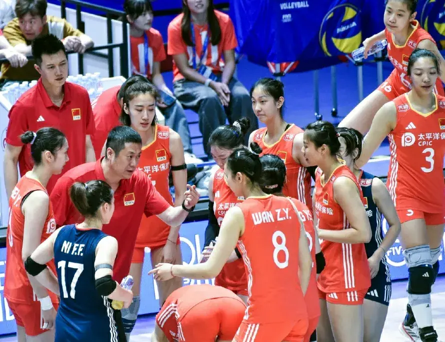 中国女排今日从美国出发去波兰参加总决赛！