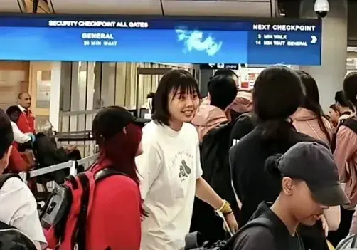 中国女排今日从美国出发去波兰参加总决赛！