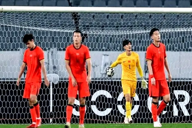 国足对阵中国香港队，陷入两难境地，输了脸面尽失，赢了也不光彩