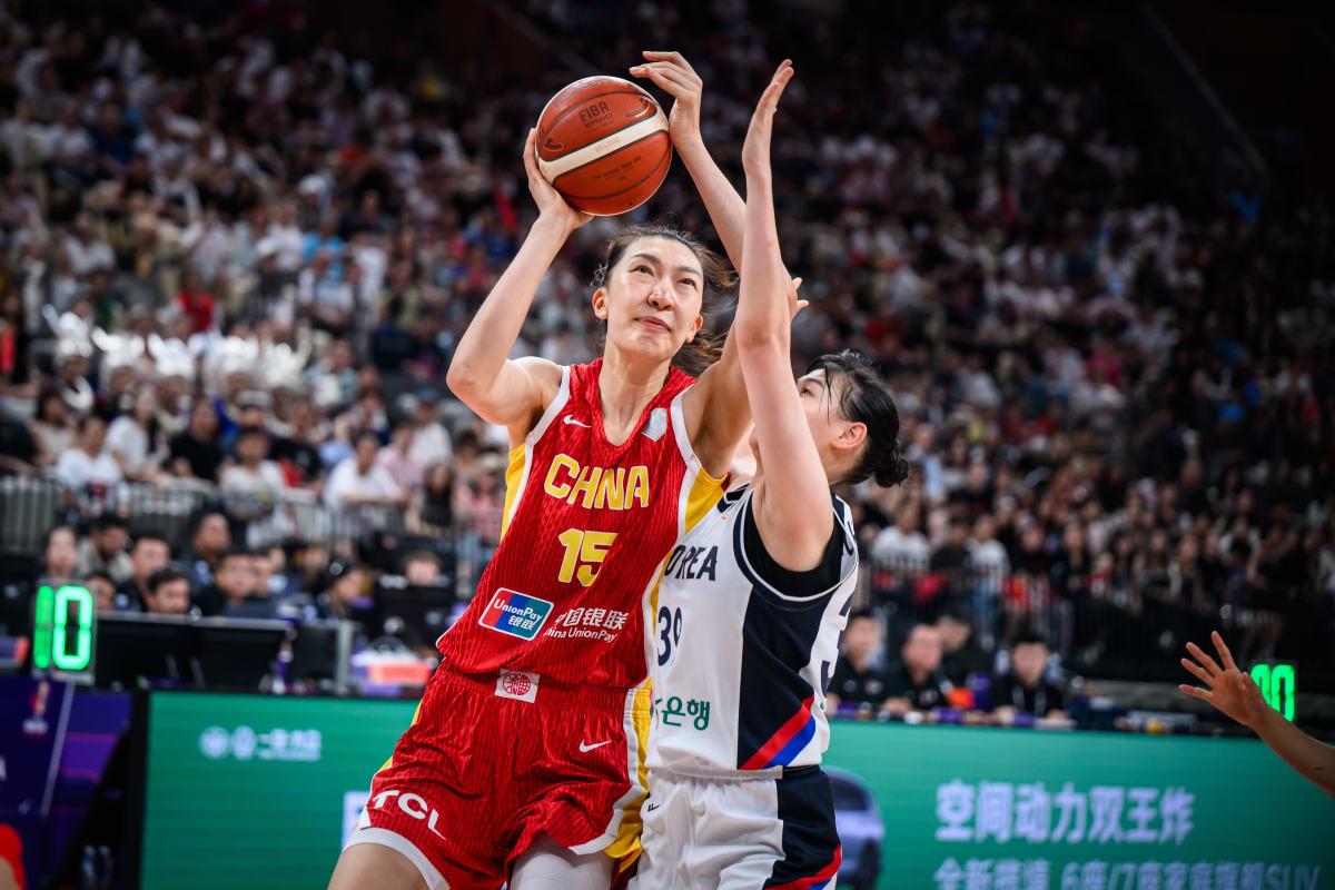 宫鲁鸣太厉害了，2个妙招盘活中国女篮，双塔36+16，22分大胜韩国