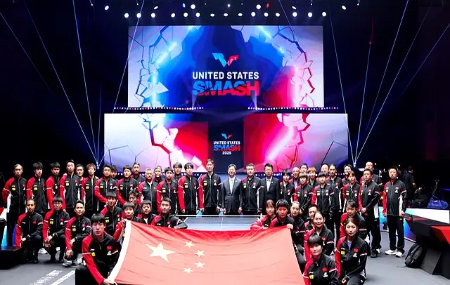 国乒大满贯合影：王楚钦蒯曼C位，陈熠站边上，超30名队员出镜
