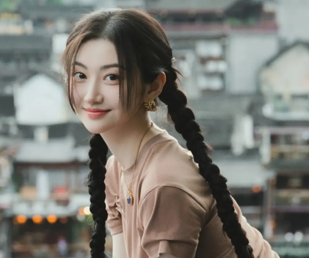 景甜《龙骨焚箱》红衣路透曝光！霸气眼神太带感，男主状态不错！