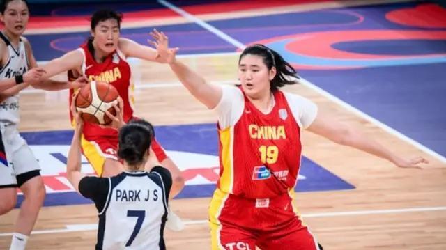 中国女篮大胜韩国队，听听媒体专家怎么说，苏群点评一针见血