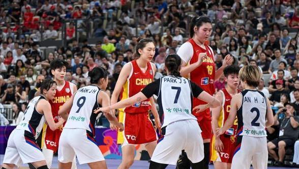 中国女篮大胜韩国队，听听媒体专家怎么说，苏群点评一针见血
