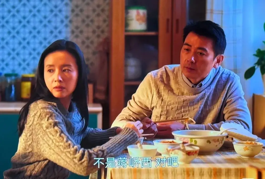 同样是演“高中生”，22岁赵今麦和27岁张凌赫同框时，感觉差辈了