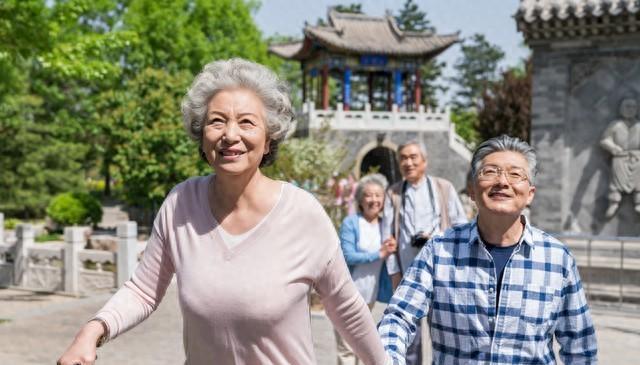 提倡：超过55岁的老人，宁可打麻将，也别做这4件事