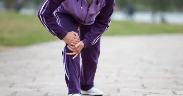 62岁大妈雷打不动晨跑10余年，最终含泪承受“后果”，医生很惋惜