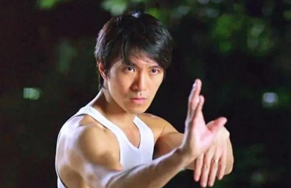 周星驰周杰伦维港并肩，唤醒两代人的青春记忆