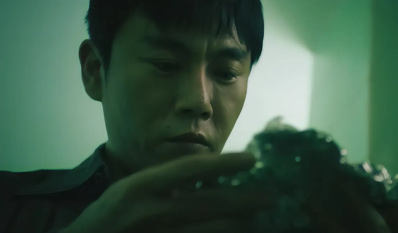 《扫毒风暴》和《朝雪录》各看四集，一部昏昏欲睡，一部熬夜狂追！