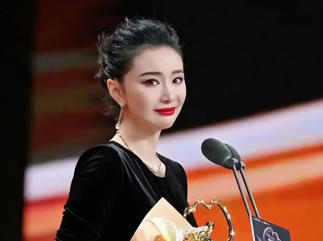 家境优渥却勇闯演艺圈跑龙套，凭《狂飙》大爆，今担当女主剧来袭