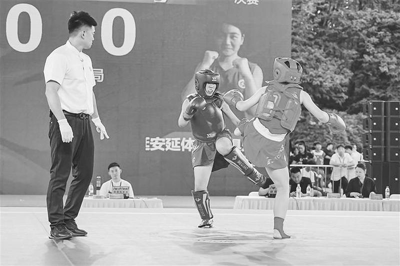 200余名武术散打选手决战汉城湖畔