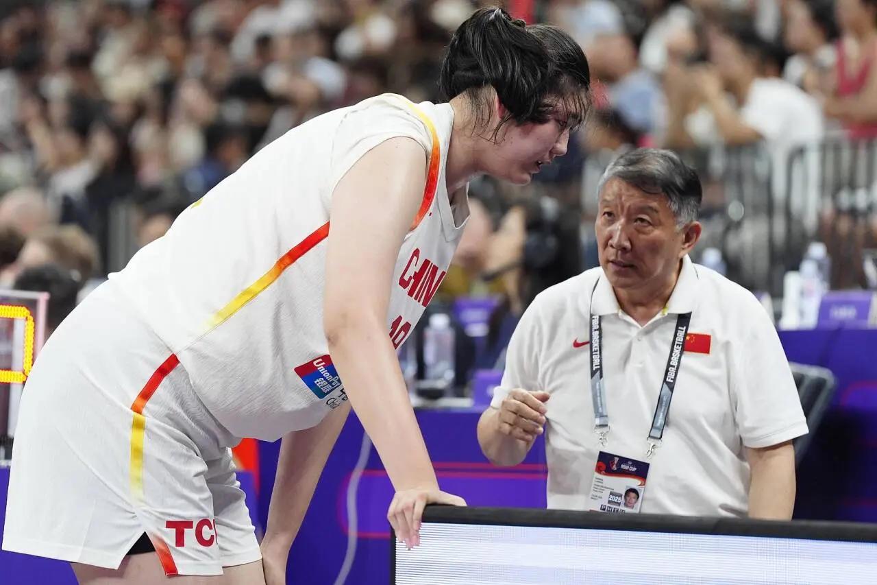 21中17狂砍43分，命中率高达81%！中国队将迎新时代，她才18岁啊