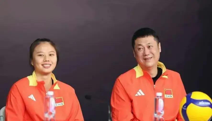 中国女排抵达波兰！全队放假，龚翔宇倪非凡逛街，杨昊晒美景