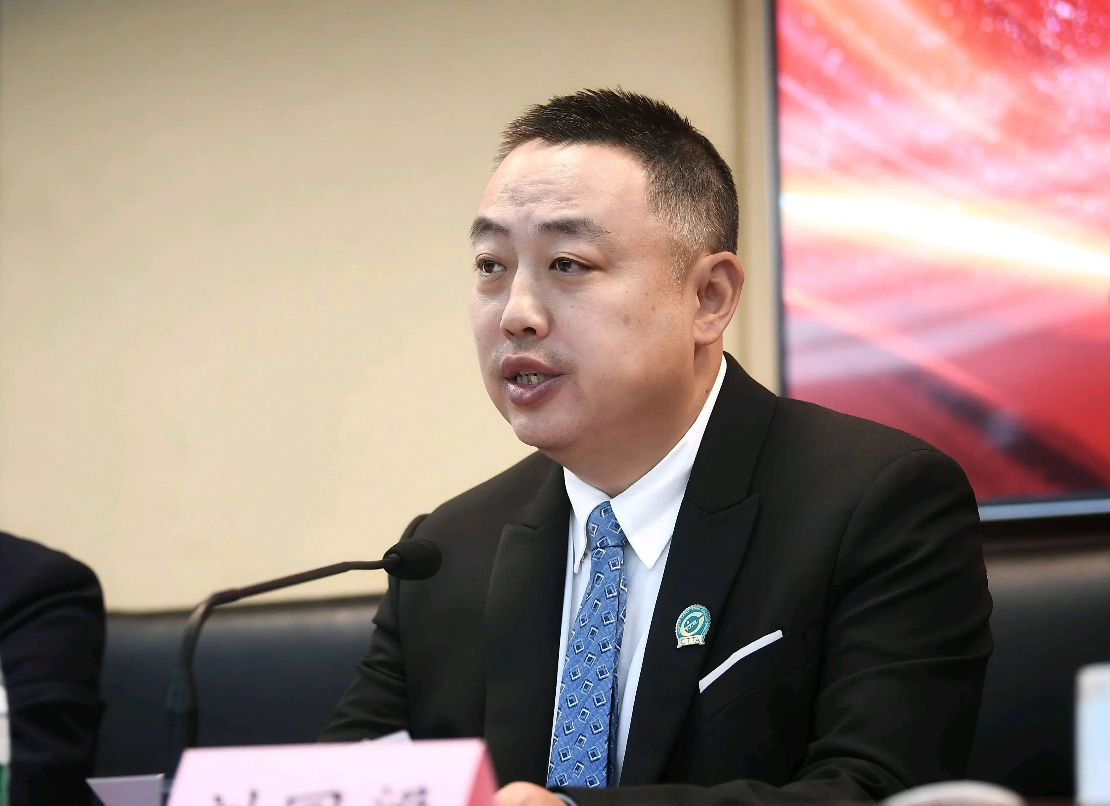 刘国梁担任孙颖莎的主管教练，是贺晓龙的建议，教练也要身兼多项