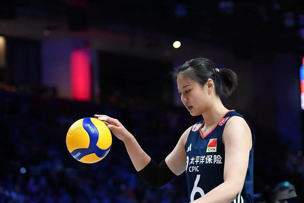 中国女排更新行程，全队抵达波兰集体放假，3朵金花晒出出游美照