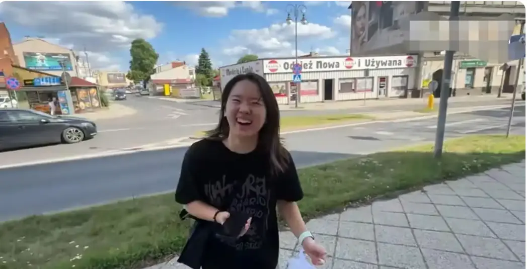 中国女排更新行程，全队抵达波兰集体放假，3朵金花晒出出游美照