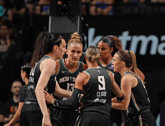 WNBA：自由人半场53-38领先狂热，约内斯库12分&克拉克缺席