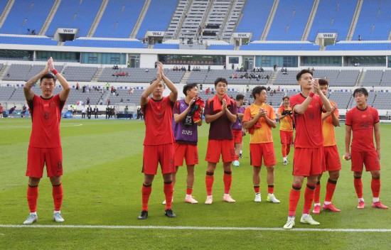 东亚杯｜综合：中国男足1:0战胜中国香港队 日本队卫冕
