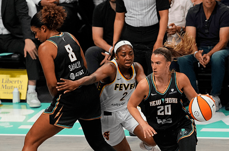 WNBA：自由人98-77战胜狂热，斯图尔特24+11&克拉克伤停