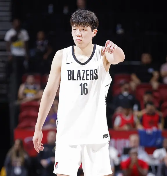 上场2分钟5分1板！火箭中锋丹特受伤，杨瀚森迎来利好