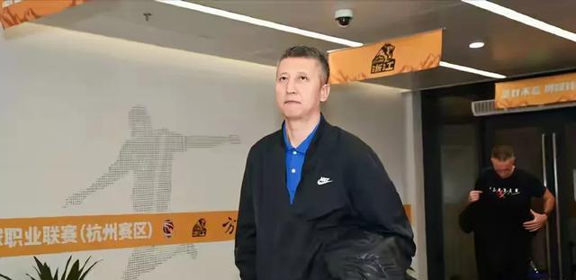 交手荷兰赢8分，男篮短板明显，后场不给力，弄不好亚洲杯难打！