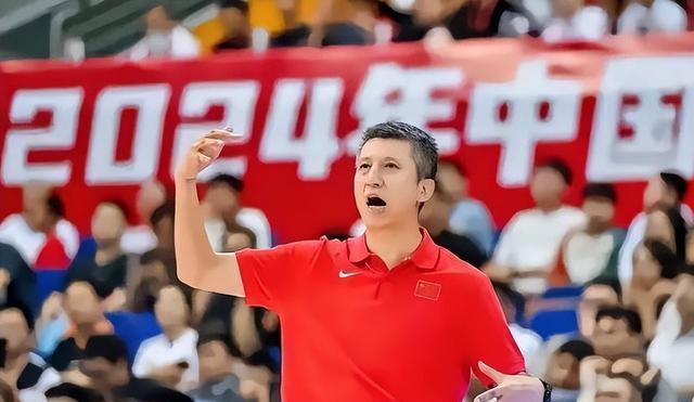 热身赛：中国男篮2分惜败荷兰 上半场领先16分被逆转王俊杰丢绝平