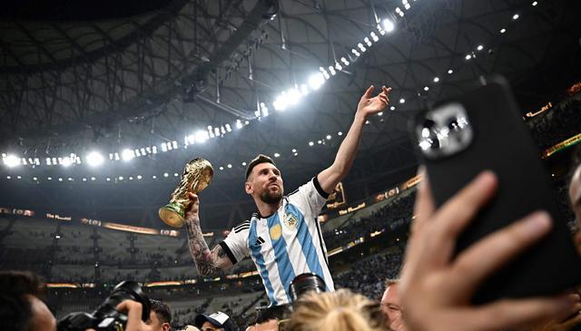 效仿NBA！FIFA世界杯新规惹争议，比赛暂停四次，只为插广告赚钱