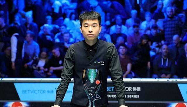 斯诺克战报！第2位TOP16晋级，排名赛亚军3连胜，中国双星登场！