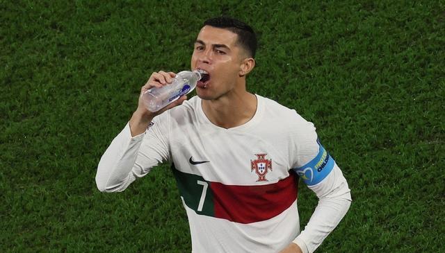 效仿NBA！FIFA世界杯新规惹争议，比赛暂停四次，只为插广告赚钱