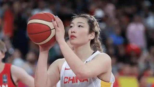 中国女篮半决赛对手出炉！再见李梦！宫鲁鸣盛赞两人，做重大决定