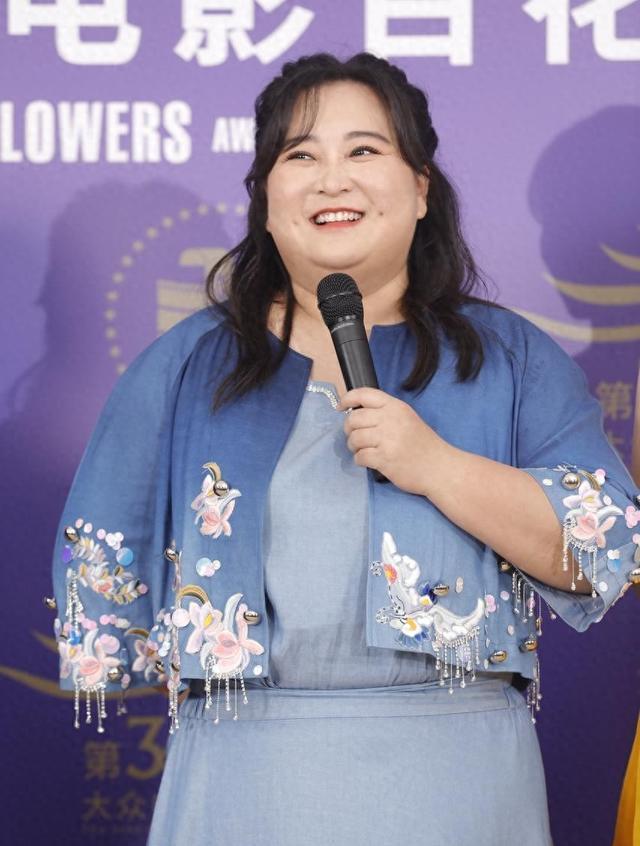 贾玲最新照片，用运动美打破复胖的谣言！