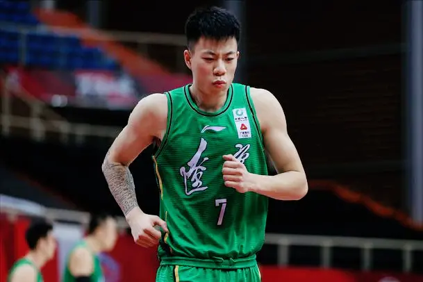 急召大C是晓旭退役还是防张镇麟离队？断臂求生姜宇星被摆上货架