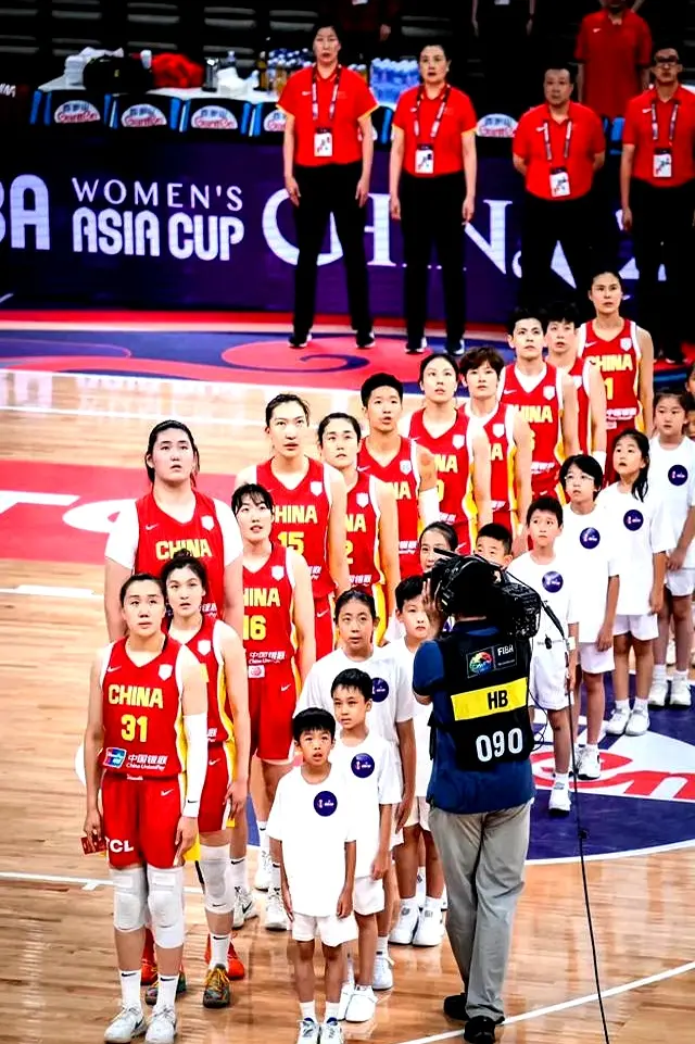 不服气！韩媒：中国女篮使用2米26的巨人球员，胜之不武